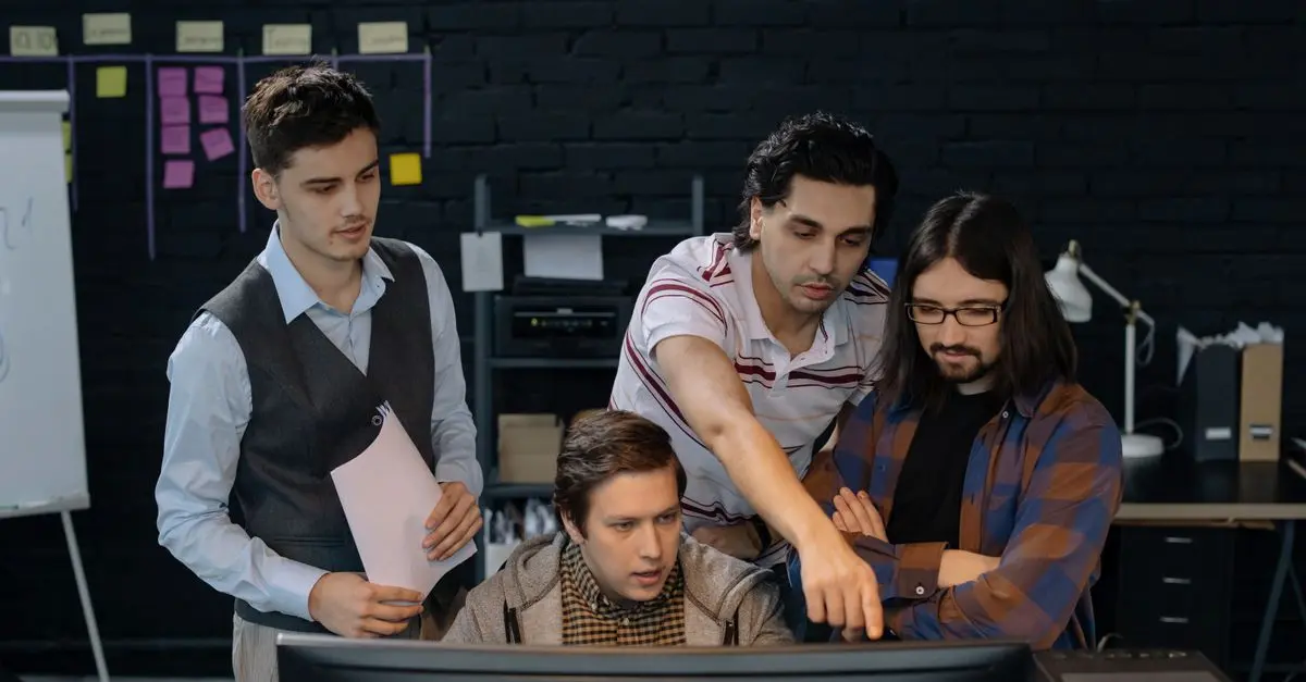 How to Leverage Online Communities to Build Your Developer Network